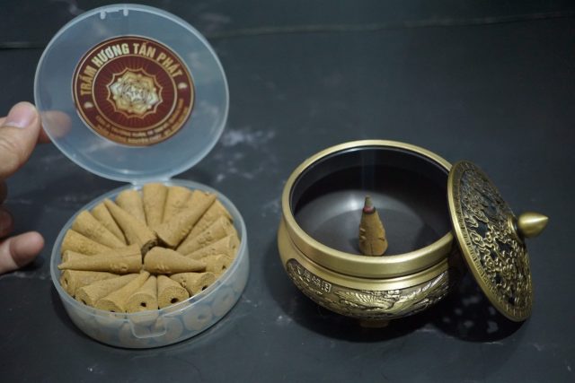 Nụ Trầm Hương Thượng Hạng 35 viên + Lư Xông Đồng